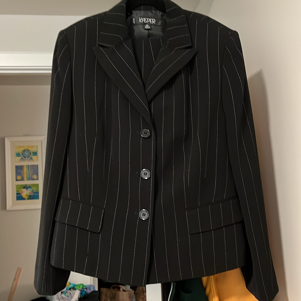 RARE Kasper Business Pant Suit 12P Vintage Black Pinstripe Blazer Mint Condition